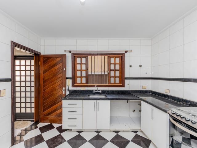 Sobrado com 180m² 3 quartos e 5 banheiros, à venda, no bairro Parque São Domingos em São Paulo