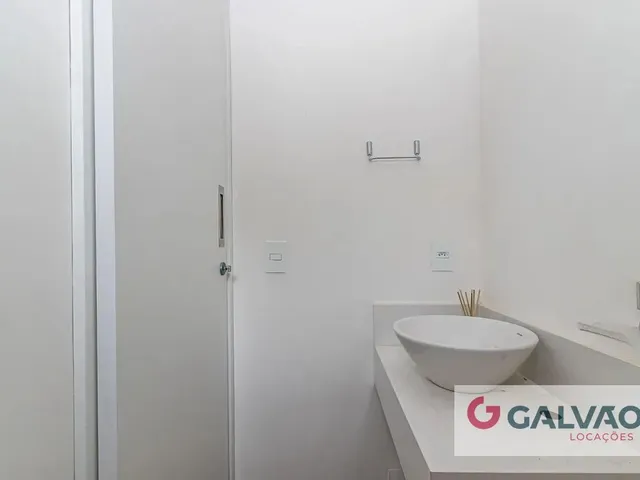 Sobrado 3 quartos e 1 banheiro, para alugar, no bairro Boqueirão em Curitiba