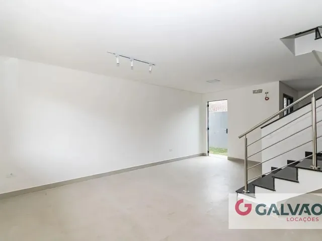 Sobrado 3 quartos e 1 banheiro, para alugar, no bairro Boqueirão em Curitiba