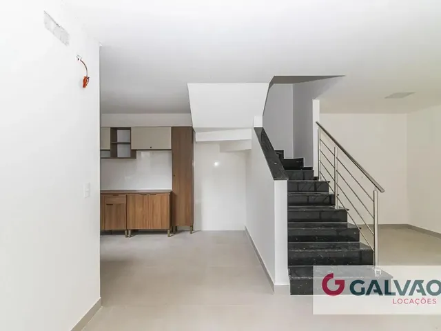 Sobrado 3 quartos e 1 banheiro, para alugar, no bairro Boqueirão em Curitiba
