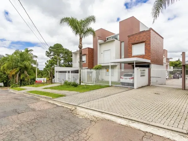 Sobrado 3 quartos e 1 banheiro, à venda, no bairro Campo Comprido em Curitiba