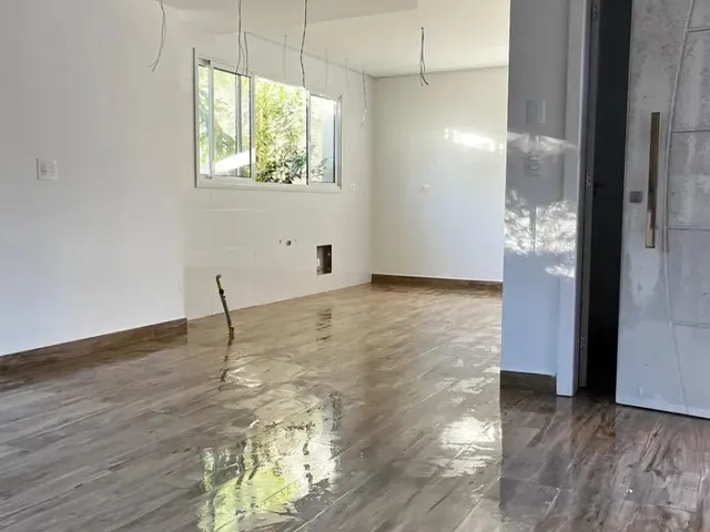 Sobrado 3 quartos e 1 banheiro, à venda, no bairro Campo Comprido em Curitiba