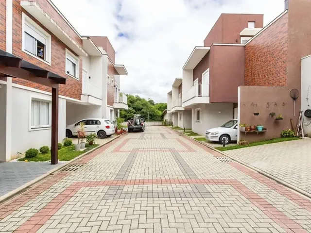 Sobrado 3 quartos e 1 banheiro, à venda, no bairro Campo Comprido em Curitiba