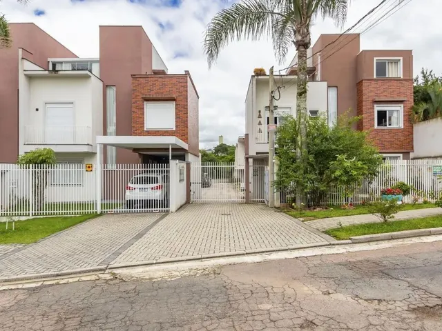 Sobrado 3 quartos e 1 banheiro, à venda, no bairro Campo Comprido em Curitiba