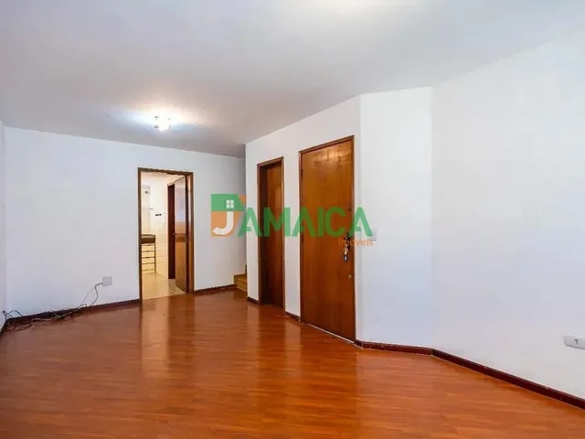Sobrado 3 quartos e 2 banheiros, para alugar, no bairro AHU em Curitiba