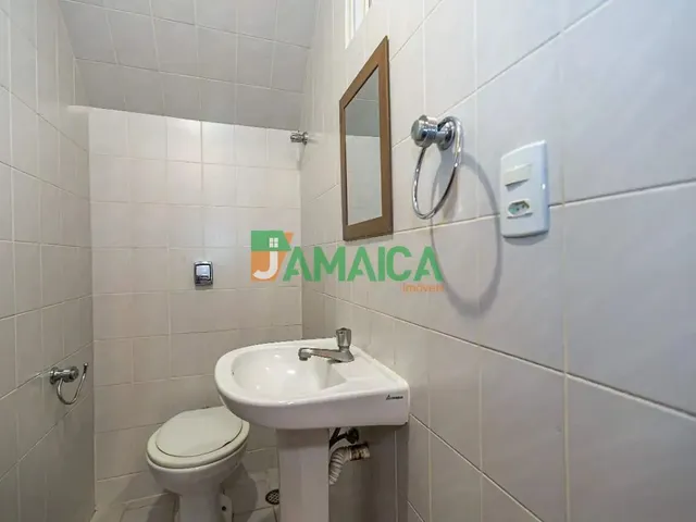 Sobrado 3 quartos e 2 banheiros, para alugar, no bairro AHU em Curitiba