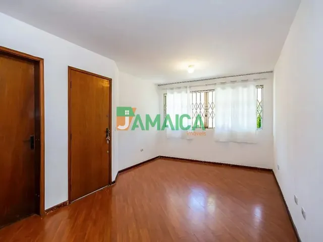 Sobrado 3 quartos e 2 banheiros, para alugar, no bairro AHU em Curitiba