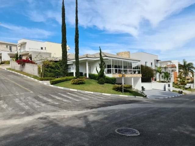 Sobrado com 780m² 5 quartos e 7 banheiros, à venda, no bairro Parque Nova Jandira em Jandira