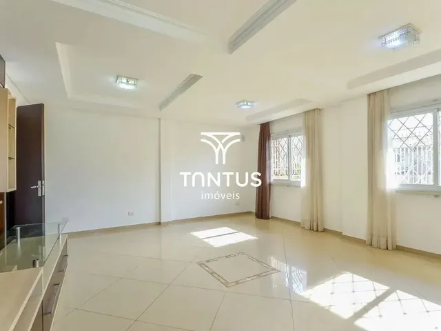 Sobrado com 308m² 4 quartos e 3 banheiros, à venda, no bairro Fanny em Curitiba