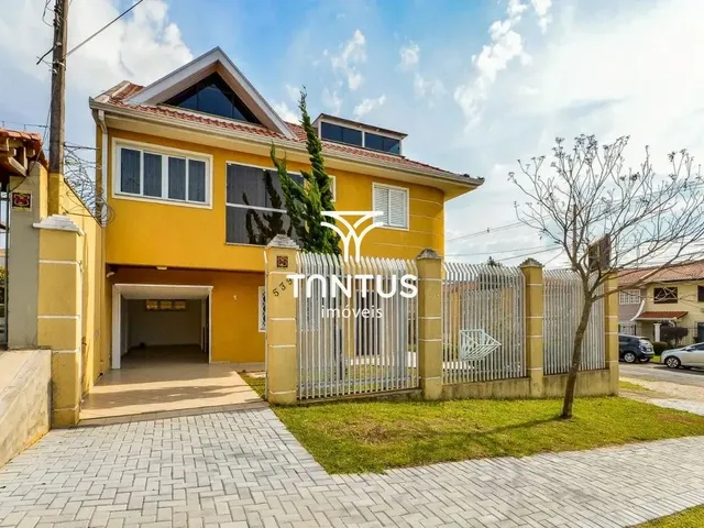 Sobrado com 308m² 4 quartos e 3 banheiros, à venda, no bairro Fanny em Curitiba