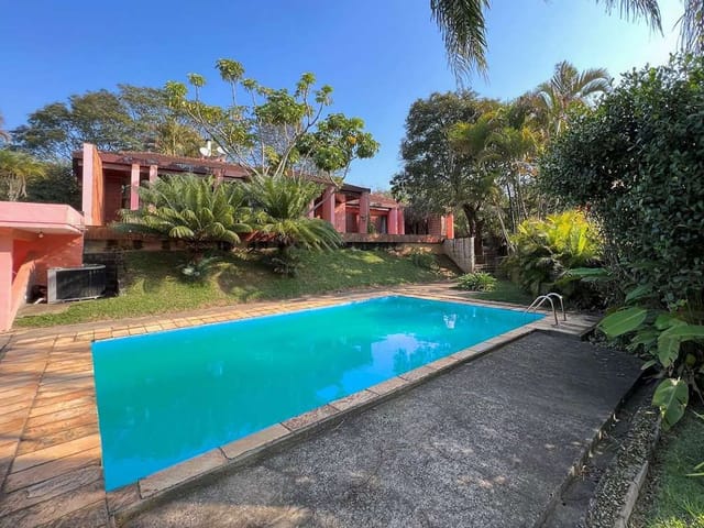 Sobrado com 2290m² 4 quartos e 4 banheiros, à venda ou para alugar, no bairro Pousada dos Bandeirantes em Carapicuíba