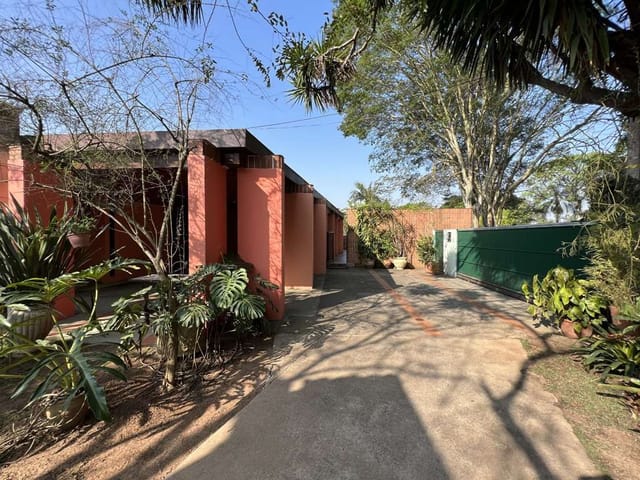Sobrado com 2290m² 4 quartos e 4 banheiros, à venda ou para alugar, no bairro Pousada dos Bandeirantes em Carapicuíba