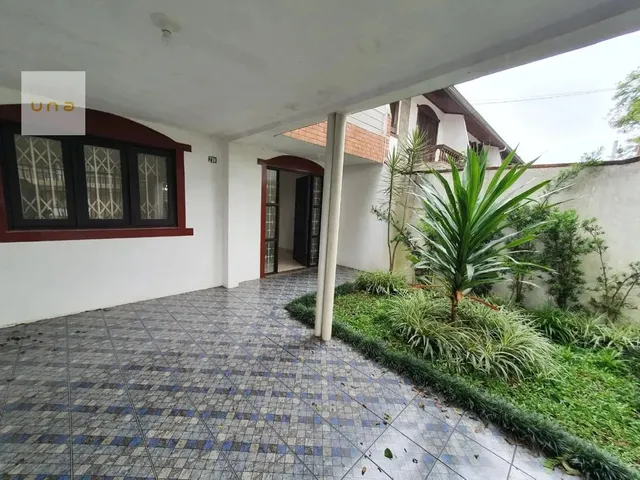 Sobrado 3 quartos e 2 banheiros, para alugar, no bairro Novo Mundo em Curitiba