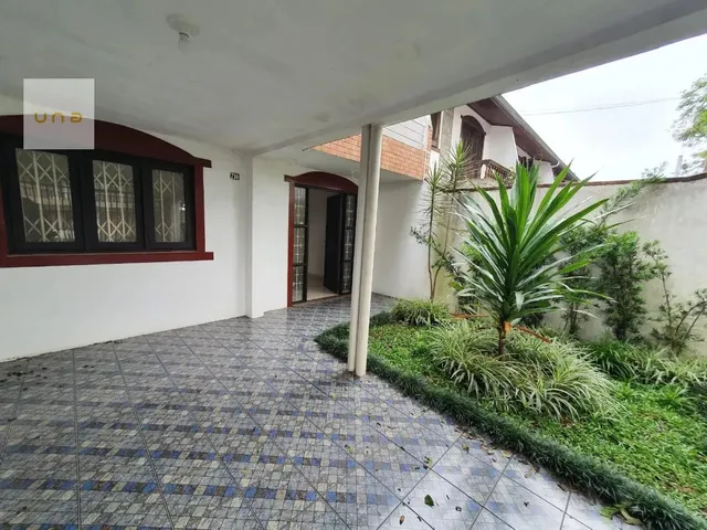 Sobrado 3 quartos e 2 banheiros, para alugar, no bairro Novo Mundo em Curitiba