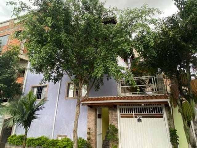 Sobrado com 239m² 3 quartos e 3 banheiros, à venda, no bairro Jardim Mutinga em Barueri