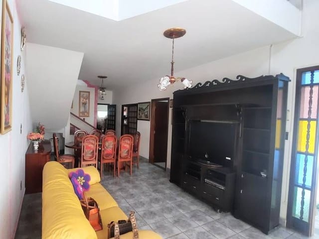 Sobrado com 344m² 6 quartos e 6 banheiros, à venda, no bairro Vila Mazza em Suzano