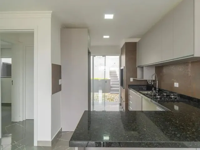 Sobrado 4 quartos e 2 banheiros, para alugar, no bairro São Marcos em Campo Largo