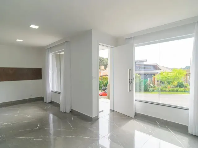 Sobrado 4 quartos e 2 banheiros, para alugar, no bairro São Marcos em Campo Largo