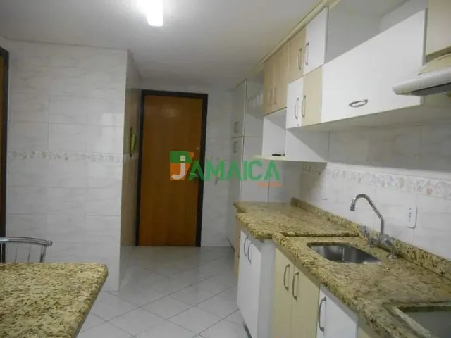 Sobrado 3 quartos e 2 banheiros, para alugar, no bairro Uberaba em Curitiba