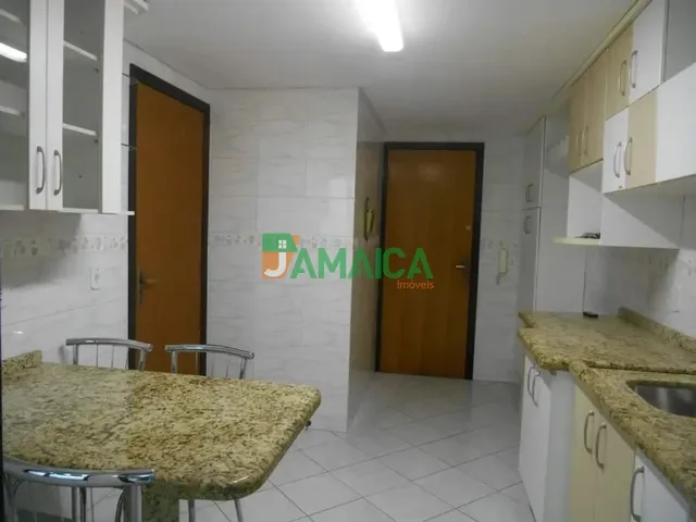 Sobrado 3 quartos e 2 banheiros, para alugar, no bairro Uberaba em Curitiba