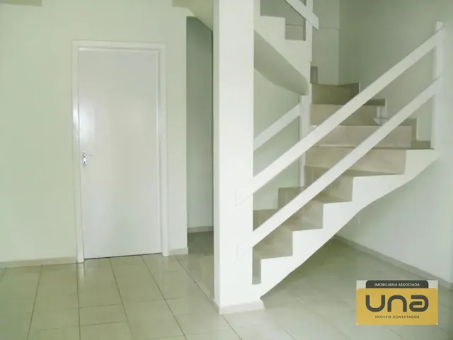 Sobrado 3 quartos e 1 banheiro, para alugar, no bairro CAJURU em Curitiba