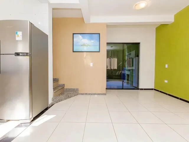 Sobrado 3 quartos e 1 banheiro, à venda, no bairro Campo Comprido em Curitiba