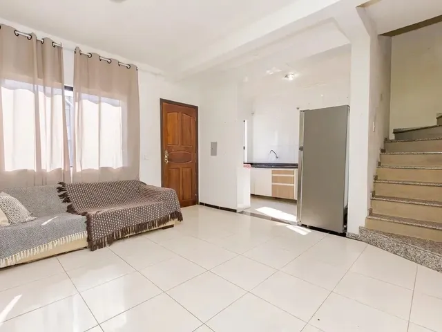 Sobrado 3 quartos e 1 banheiro, à venda, no bairro Campo Comprido em Curitiba
