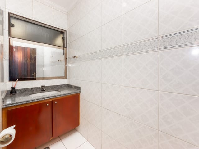 Sobrado com 250m² 4 quartos e 5 banheiros, à venda, no bairro Jardim Londrina em São Paulo