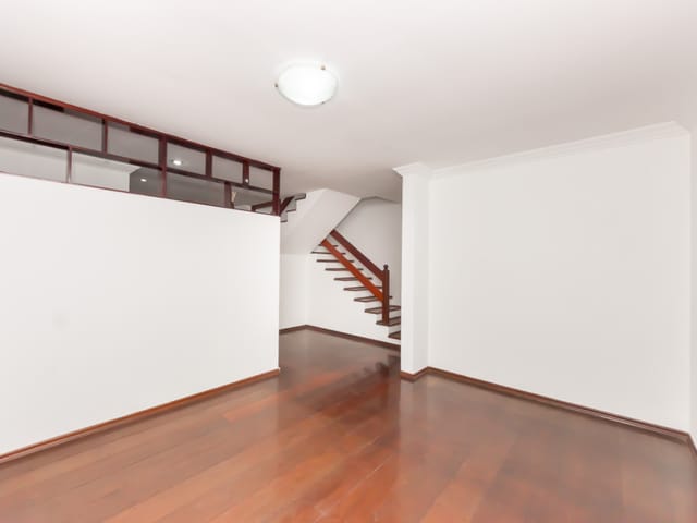 Sobrado com 250m² 4 quartos e 5 banheiros, à venda, no bairro Jardim Londrina em São Paulo