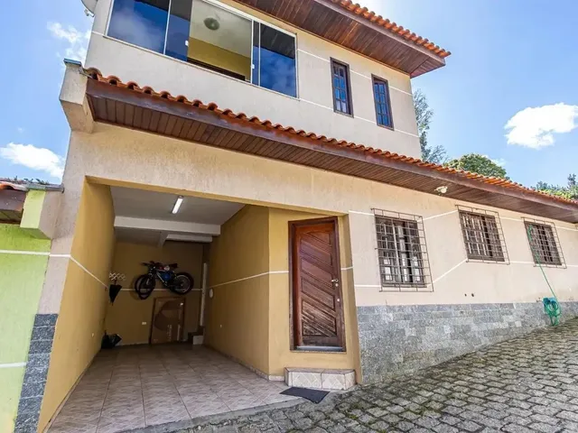 Sobrado com 150m² 3 quartos e 1 banheiro, à venda, no bairro Tingui em Curitiba