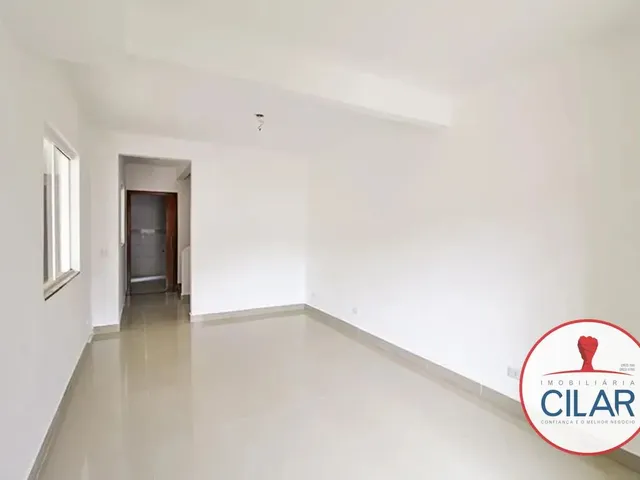 Sobrado 3 quartos e 1 banheiro, para alugar, no bairro Xaxim em Curitiba
