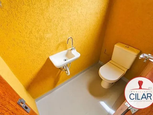Sobrado 3 quartos e 1 banheiro, para alugar, no bairro Xaxim em Curitiba