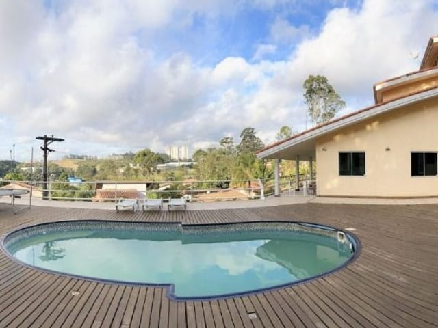 Sobrado com 1200m² 5 quartos e 6 banheiros, à venda, no bairro Chácara Pavoeiro em Cotia