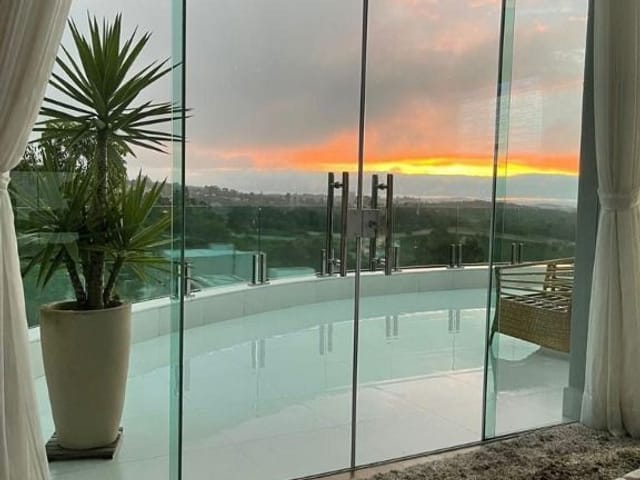 Sobrado com 540m² 3 quartos e 5 banheiros, à venda, no bairro Esmeralda Park (Caucaia do Alto) em Cotia