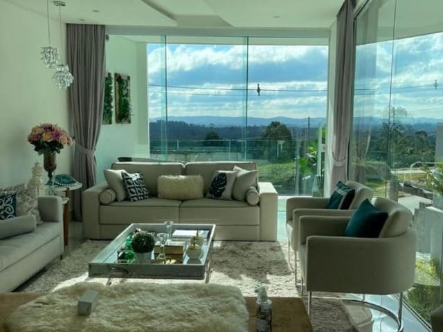 Sobrado com 540m² 3 quartos e 5 banheiros, à venda, no bairro Esmeralda Park (Caucaia do Alto) em Cotia