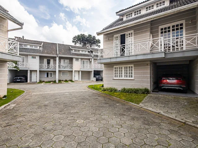 Sobrado com 135m² 3 quartos e 3 banheiros, à venda, no bairro Parolin em Curitiba