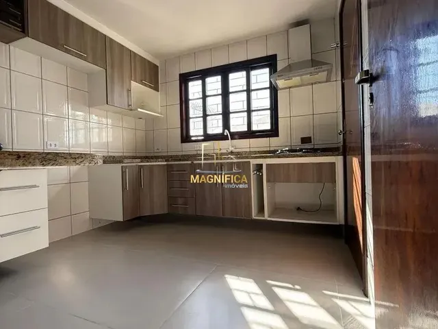 Sobrado 3 quartos e 3 banheiros, à venda, no bairro Santa Felicidade em Curitiba