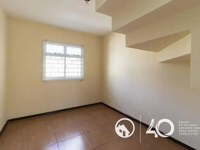Sobrado 3 quartos e 1 banheiro, para alugar, no bairro Boqueirão em Curitiba