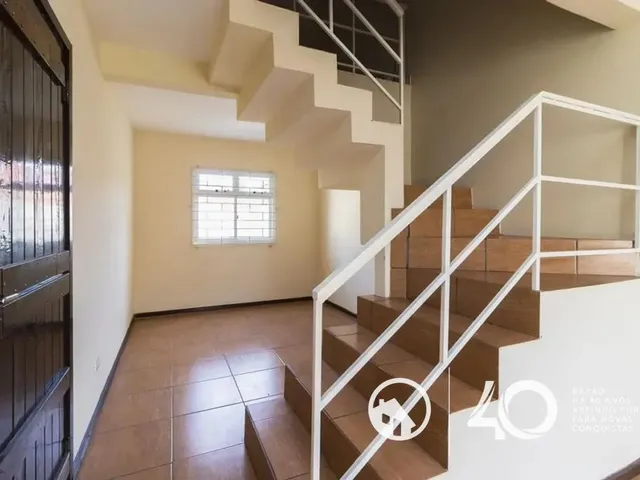 Sobrado 3 quartos e 1 banheiro, para alugar, no bairro Boqueirão em Curitiba
