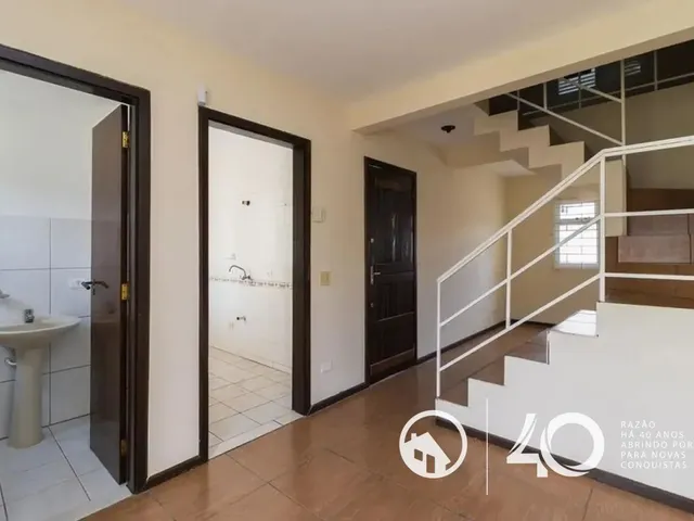 Sobrado 3 quartos e 1 banheiro, para alugar, no bairro Boqueirão em Curitiba