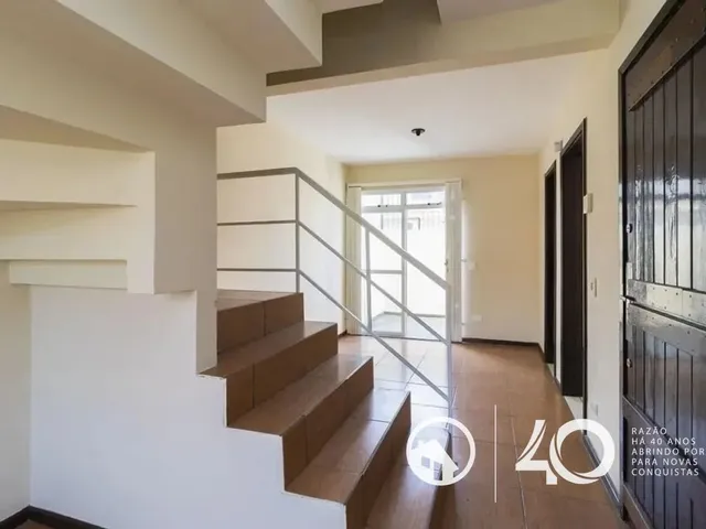 Sobrado 3 quartos e 1 banheiro, para alugar, no bairro Boqueirão em Curitiba