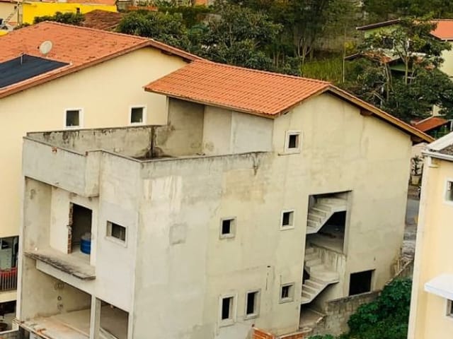 Sobrado com 250m² 3 quartos e 5 banheiros, à venda, no bairro Jardim Rio das Pedras em Cotia