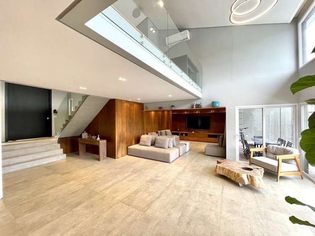Sobrado com 681m² 4 quartos e 6 banheiros, à venda, no bairro Parque das Artes em Embu das Artes