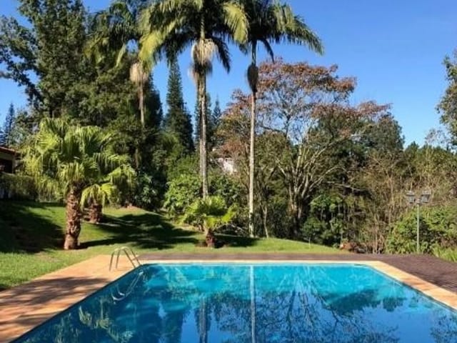 Sobrado com 500m² 3 quartos e 5 banheiros, à venda, no bairro Granja Viana em Cotia