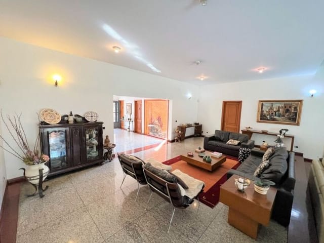 Sobrado com 2631m² 4 quartos e 6 banheiros, à venda ou para alugar, no bairro Jardim Passárgada I em Cotia