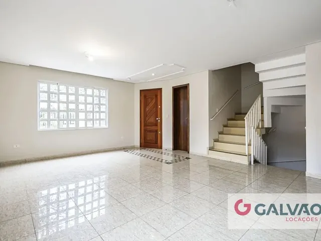 Sobrado para alugar, no bairro Água Verde em Curitiba