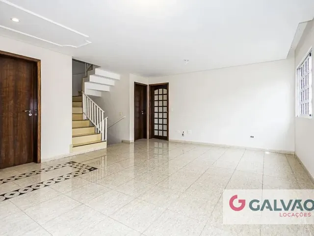 Sobrado para alugar, no bairro Água Verde em Curitiba