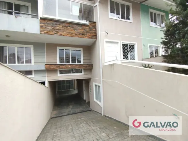 Sobrado 4 quartos e 2 banheiros, para alugar, no bairro Boa Vista em Curitiba