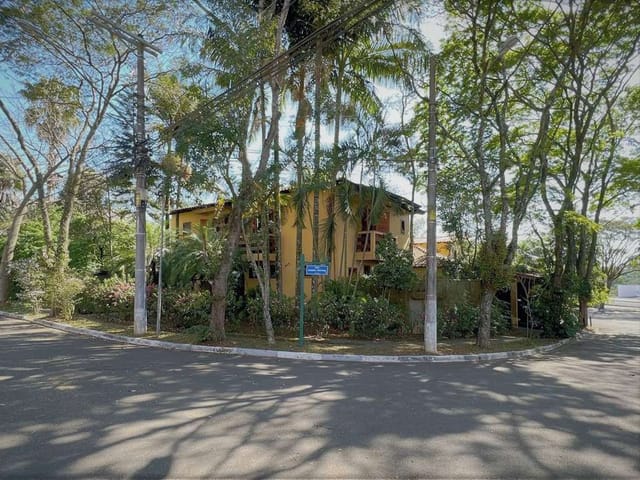 Sobrado com 847m² 4 quartos e 4 banheiros, à venda, no bairro São Paulo II em Cotia
