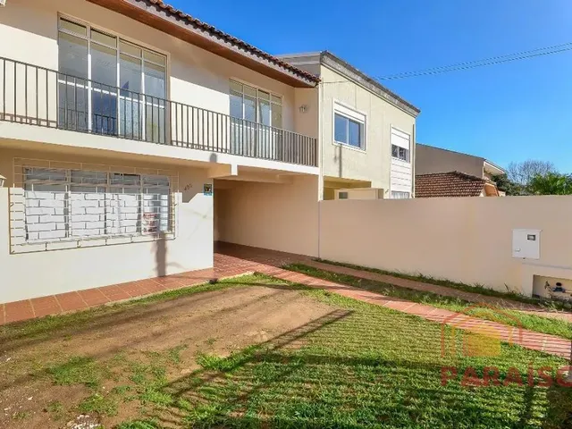 Sobrado 3 quartos e 1 banheiro, para alugar, no bairro Campina do Siqueira em Curitiba
